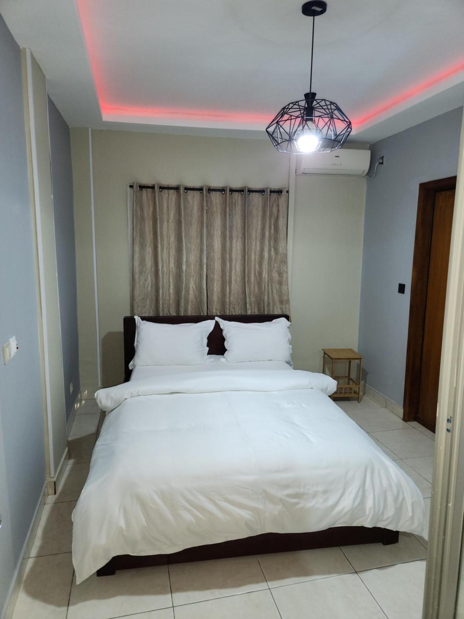 Meuble 1Ch 2E Ch Dispo Avec Un Supplement E1D Apartamento Douala Exterior foto